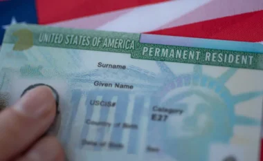 Rregulla të reja për “Green Card”/ SHBA ndryshon aplikimet për llotarinë amerikane, kërkohet kthimi në…