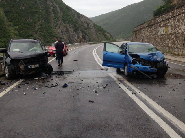 Aksident rrugor në Shkodër  humb jetën një person dhe plagosen tre të tjerë