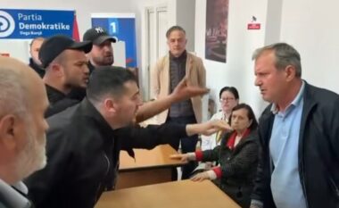 VIDEO/ Plas sherri në Korçë mes demokratëve, përfshihet edhe deputeti Fidel Kreka