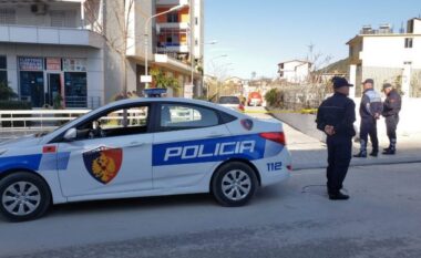 Plagosi me thikë të riun dhe e la me plagë në trup në mes të rrugës, arrestohet 42-vjeçari në Vlorë