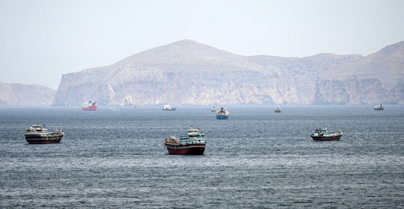 Irani po përpiqet të vendosë sovranitetin e tij në Ngushticën e Hormuzit  Teherani njoftoi taksat dhe një mekanizëm të ri për të kontrolluar kalimin e anijeve