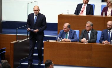 Fitoi zgjedhjet me rezultat të thellë, Rumen Radev merr zyrtarisht mandatin dhe fillon punën si kryeministër i Bullgarisë