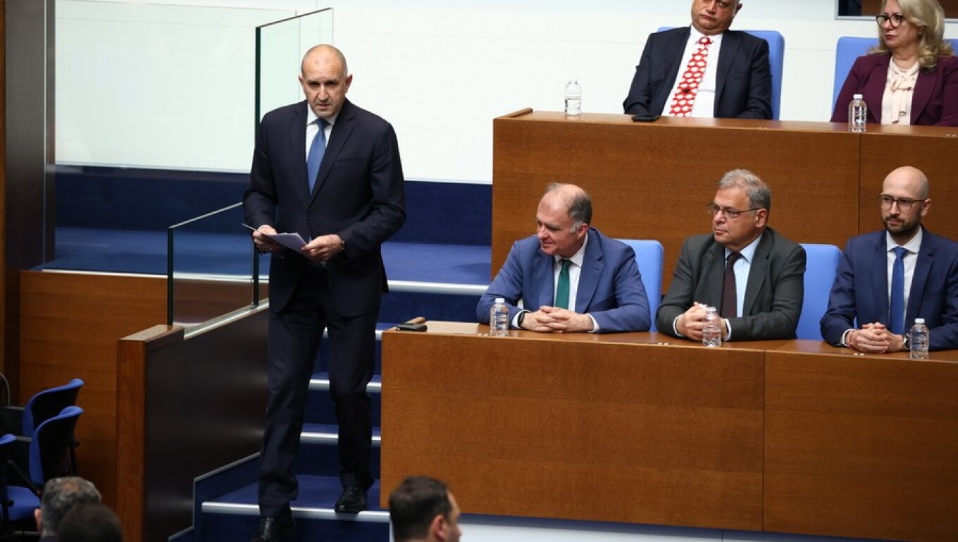 Fitoi zgjedhjet me rezultat të thellë  Rumen Radev merr zyrtarisht mandatin dhe fillon punën si kryeministër i Bullgarisë