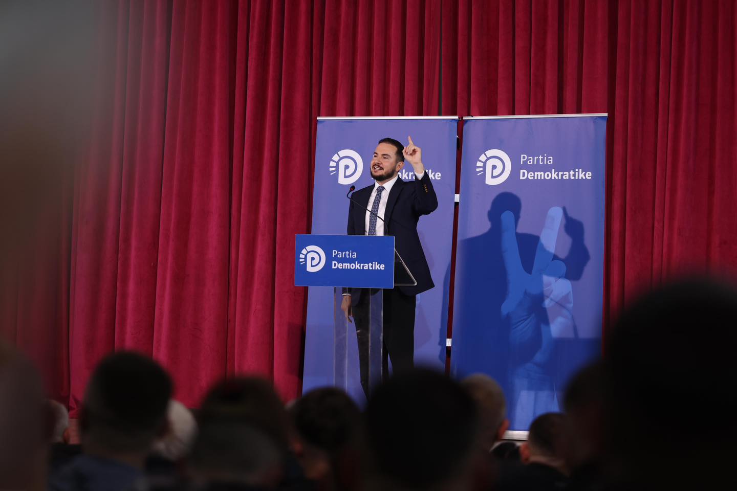 “Braktisje totale e farsës për të uzurpuar PDSh”/ Salianji: 4 mijë demokratë votuan në referendumin për konfirmimin e Berishës si kryetar