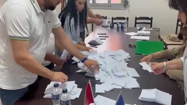 Mbyllet procesi i votimit në disa qytete për zgjedhje e kreut të PD-së, ja sa demokratë kanë votuar