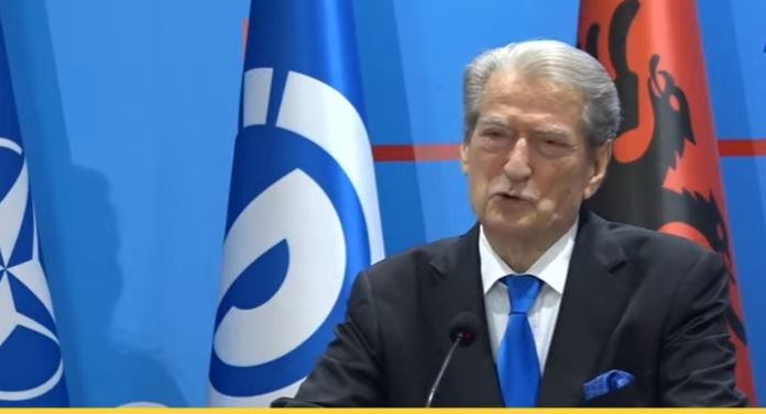 Zgjedhjet me një kandidat në PD, Berisha konfirmohet kreu i selisë blu: Mirënjohje edhe atyre që votuan kundër, jemi një familje!