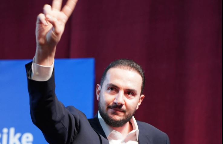 Berisha garon i vetëm për drejtimin e PD, Salianji: Ka humbur kështjellën e fundit, burrërinë! Partia nuk e meriton të shuhet për shkak të liderit të saj!