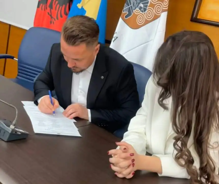 Kurorëzohen Blero dhe Eronita  publikohen pamje nga ceremonia
