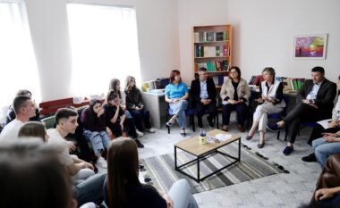Ministrja Sala në Vorë: Angazhimi vullnetar i të rinjve, model që duhet ta zgjerojmë në të gjithë Shqipërinë