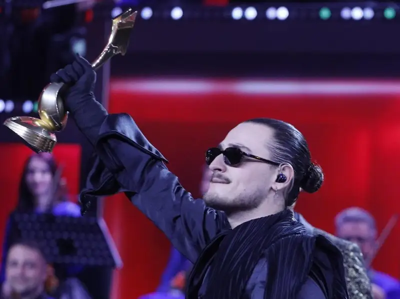 Gjysmëfinalja e dytë e Eurovision  sot performon Shqipëria  Alis Kallaçi interpreton këngën  Nân  i 13 ti