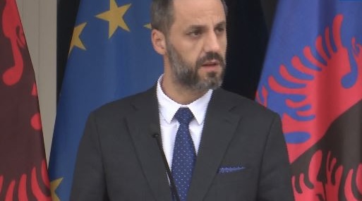 Arrestimi i 4 efektivëve pas operacionit në Sarandë për ndërtimet pa leje, ministri Lamallari: S’ka vend në polici për ata që bëhen palë me krimin