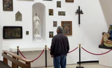 Thesaret e besimit, ekspozohen për herë të parë objekte të rralla dhe veshja e Nënë Terezës