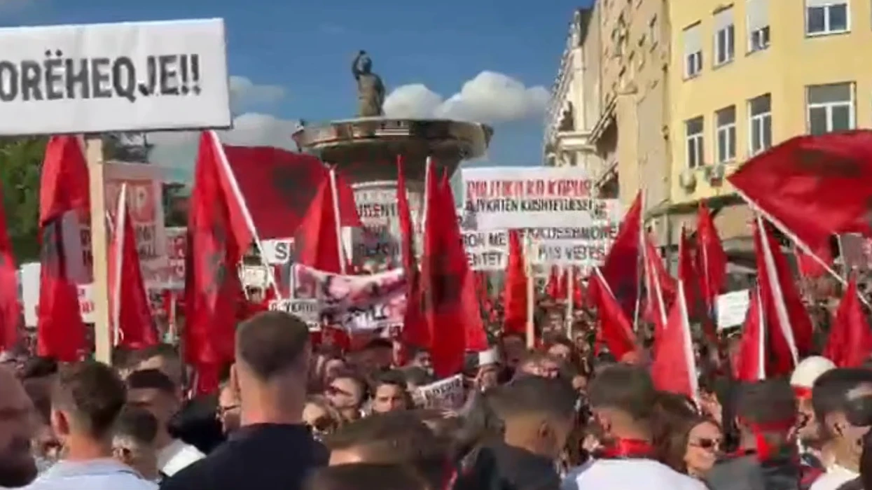  Mos ma përktheni të ardhmen    Studentët në Shkup kërkojnë dorëheqjen e ministrit të Drejtësisë  Kjo gjuhë ka dëshmorë pas vetes
