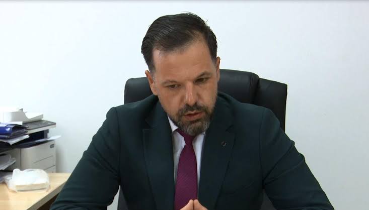 U dhunua mbrëmjen e djeshme  reagon drejtori i AKU Shkodër  Nuk dorëhiqem  Nuk më ndalin as pabesia as qyta e armëve tinzare pas shpine