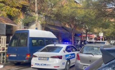 Zbardhet ngjarja në Tiranë! Plagosi aksidentalisht me armë shokun, arrestohet 19-vjeçari. Pas hekurave dhe dy të rinj pasi…