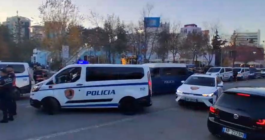 Tritol kantierit të ndërtimit në Kamëz, kamerat e sigurisë fiksuan autorin. Pronarët e pallatit mohojnë konfliktet