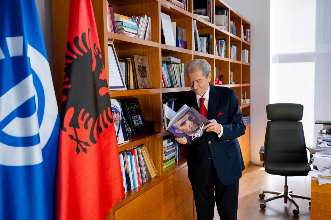 U konfirmua si kryetar i PD, Berisha: Vota e demokratëve dje ishte gracka ku shpirti i mafias u kap si laraska