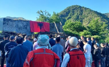PAMJET/ Pas 59 viteve namazi falet në rrënojat e Xhamisë së Kabashit, myslimanët dhe katolikët festojnë bashkë në fshatin e Pukës