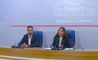 Matura shtetërore, apeli i ministres: Mosrespektimi i rregullores ju penalizon! Përjashtoheni direkt nga provimi nëse…
