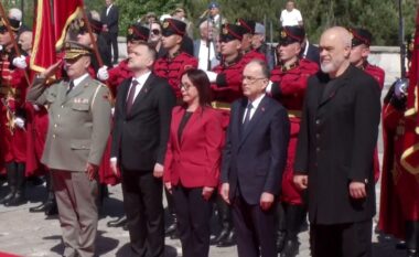 Sot Dita e Dëshmorëve/ Politika ceremoni nderimi pranë monumentit “Nëna Shqipëri”, të pranishëm Begaj dhe Rama