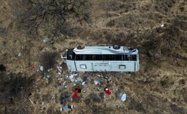 Aksident tragjik/ Përmbyset e autobusi me turistë, humbin jetën 11 persona, 31 të plagosur