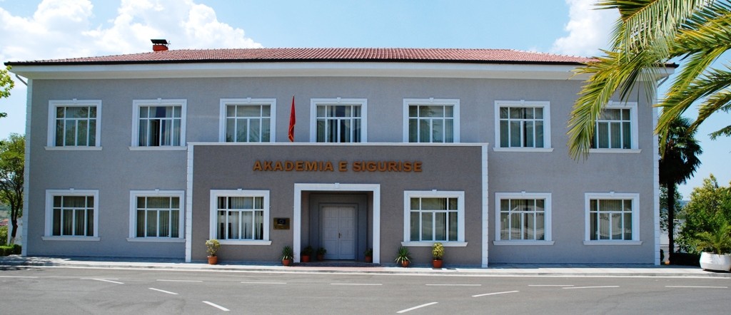 Helmohen nga ushqimi rreth 40 studentë të Akademisë së Sigurisë, disa prej tyre përfundojnë në spital