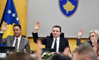Në prag të zgjedhjeve të parakohshme, Qeveria në detyrë e Kosovës ka vendosur që të ndajë nga 100 euro