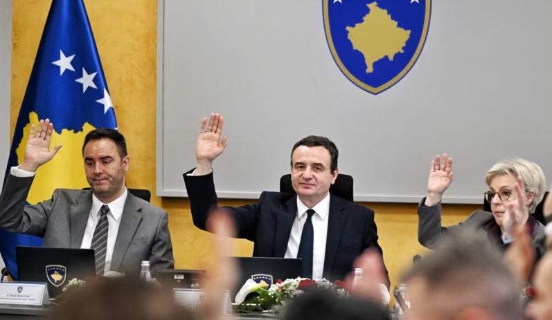 Në prag të zgjedhjeve të parakohshme  Qeveria në detyrë e Kosovës ka vendosur që të ndajë nga 100 euro