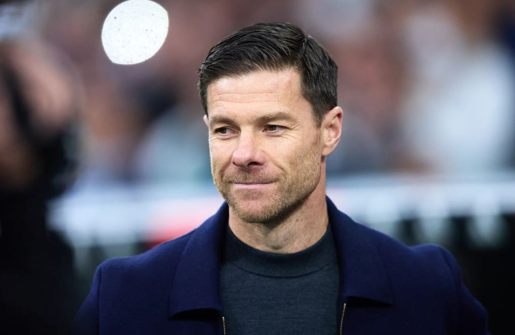 Rikthim i bujshëm në Premier Ligë, Çabi Alonso është gati të marrë drejtimin e…