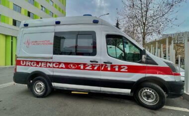 Sherr mes dy personave për parkimin e makinës, plagoset njëri prej tyre (EMRAT)