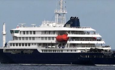 Anija turistike me rast hantavirusi mbërrin në Tenerife nën masa ekstreme sigurie, mjekët gati për të pritur pasagjerët