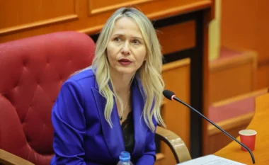 “Më shkarkoni, të bie edhe unë rehat”/ Anuela Ristani ‘sfidon’ PS në mbledhjen me dyer të mbyllura të Këshillit Bashkiak