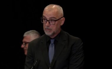 “Lamtumirë profesor”/ Djali i Servet Pëllumbit: Na mësoi të jetojmë me dinjitet dhe të mos ulim kokën ndaj padrejtësive