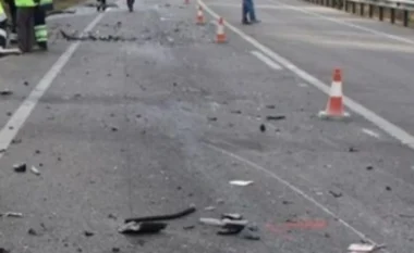 Aksident tragjik në Durrës! Makina përplas motorin, humb jetën 28-vjeçari