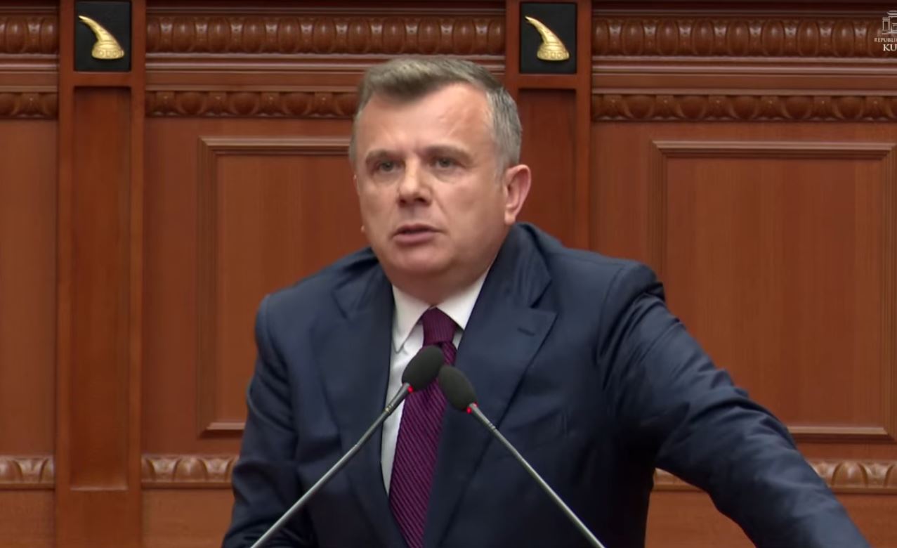 Balla i drejtohet deputetëve të PD së  Mjaft me sulme ndaj prokurorëve dhe gjyqtarëve  Në GJKKO do doja të kisha përballë njërin prej personave në akuzë