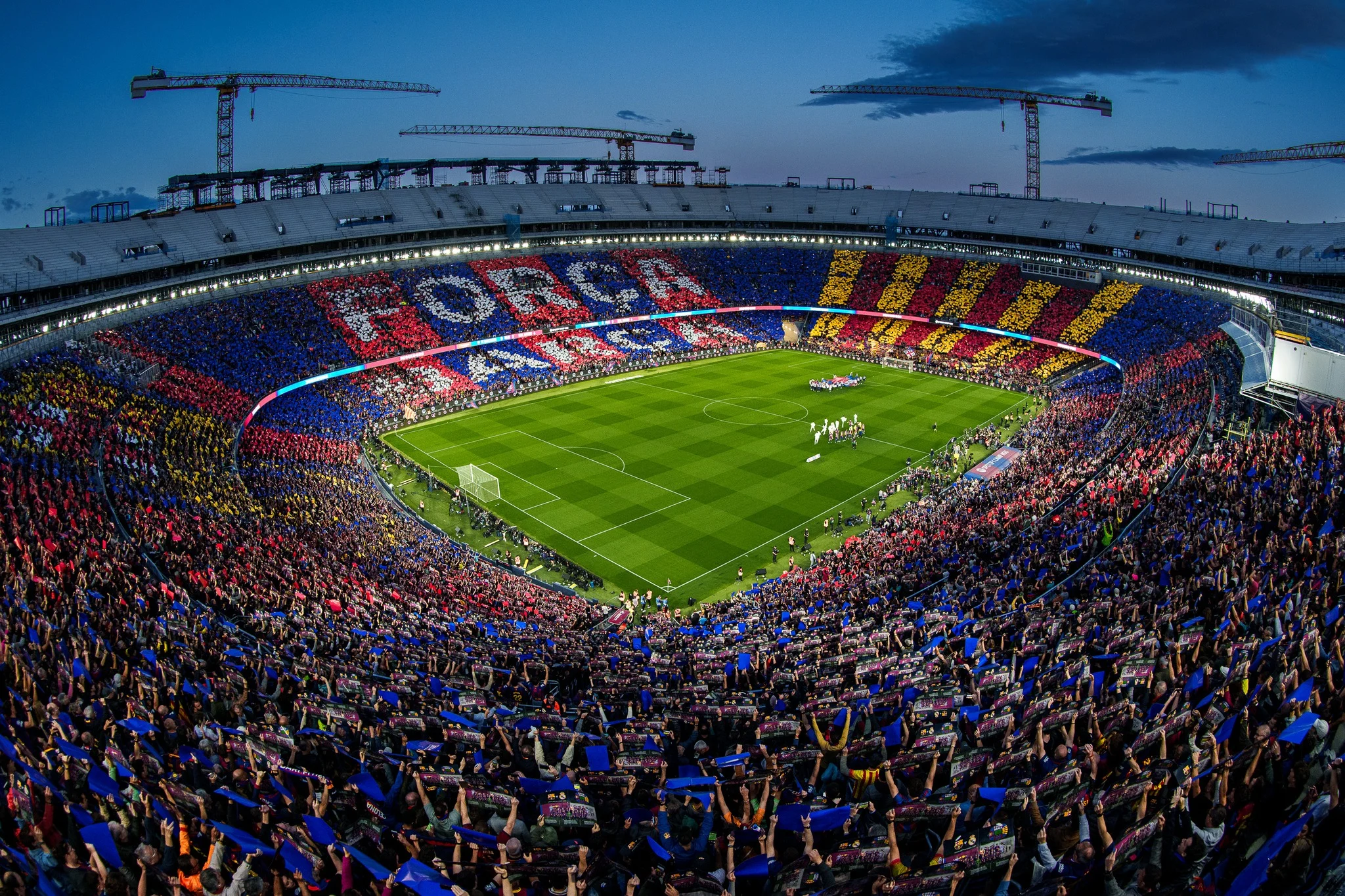 Barcelona kampione e Spanjës, katalanasit “gjunjëzojnë” Real Madridin dhe festojnë titullin në sytë e rivalëve