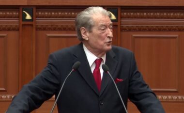 “Ju jeni Ballukëzuar”, Berisha akuza maxhorancës: Simboli më i urryer u abuzimit dhe hajnisë shtetërore! Përgëzoj ata që s’e pranuan