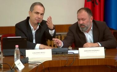 Përplasje te Komisioni i Territoriales/ Boçi dhe Mazniku debat për fjalën! Bashkëkryetari demokrat braktis sallën: Mbaje mikrofonin e fute në xhep