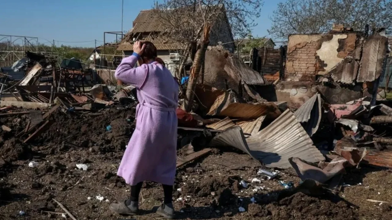 Lufta në Ukrainë  të paktën 10 viktima dhe dhjetëra të plagosur nga sulmet ajrore  Zelensky  Po godasim cisternat e naftës ruse