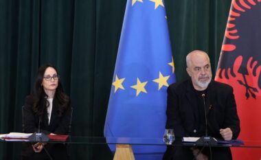 Ka më shumë akses në kontratat publike/ Kryeministri Rama: Ministritë dhe ministrat nuk kanë më lidhje me tenderat, “Diella” nuk fle gjumë, por…