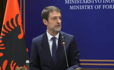 Ministri Hoxha vizitë në Prishtinë, takim me Kurtin, Konjufcën dhe Haxhiun: Kush prek Kosovën, prek Shqipërinë
