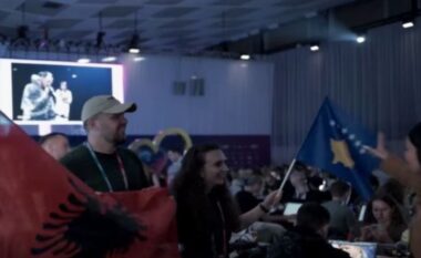VIDEO- Incident në Eurovision, delegacioni serb tenton të heqë flamurin e Kosovës