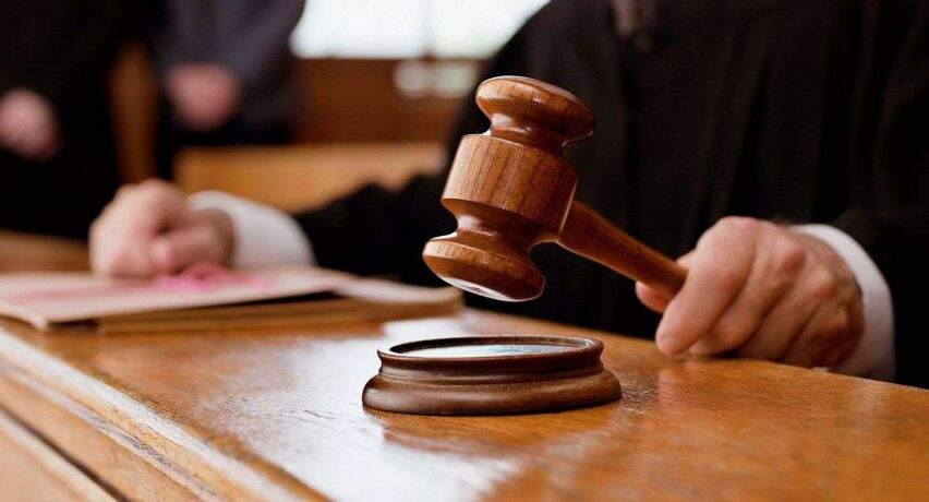 Plagosi policin në Berat/ Gjykata lë në burg 45-vjeçarin Zamir Skënderi