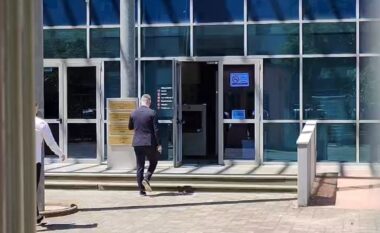 Të akuzuar për tenderin e tunelit të Llogarasë/ Ish-vartësit e Ballukut, Gentian Gjyli dhe Erald Elezi paraqiten në GJKKO