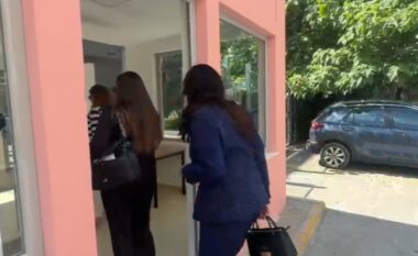 Skandali tek AKSHI, Mirlinda Karçanaj paraqitet në SPAK