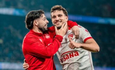 Moment i artë në karrierë, dy futbollistët shqiptarë shpallen kampionë me…