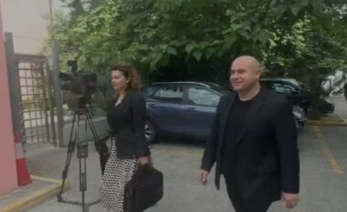 I akuzuar për korrupsion në zgjedhje, kryebashkiaku i Vaut të Dejës shkon në GJKKO për gjyqin ndaj tij