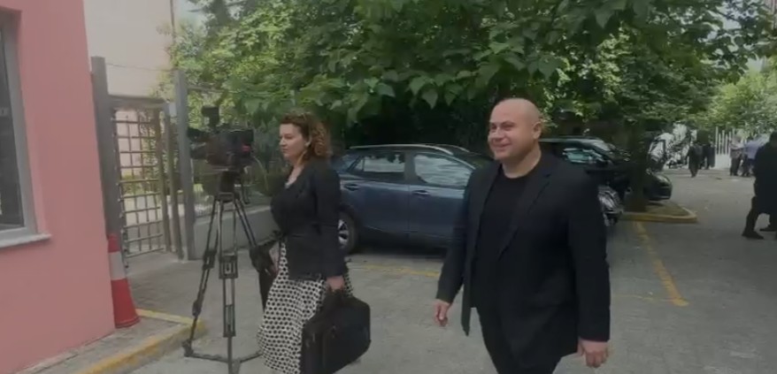 I akuzuar për korrupsion në zgjedhje, kryebashkiaku i Vaut të Dejës shkon në GJKKO për gjyqin ndaj tij