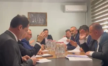 Arrihet pakti PD-PS për rregulloren e Kuvendit, çfarë u vendos në mbledhjen me dyer të mbyllura të Këshillit të Mandateve dhe Imunitetit