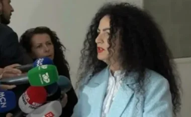 FOTOLAJM/ PD e përjashtoi nga kandidimi, demokrati ia jep votën….Mereme Selës
